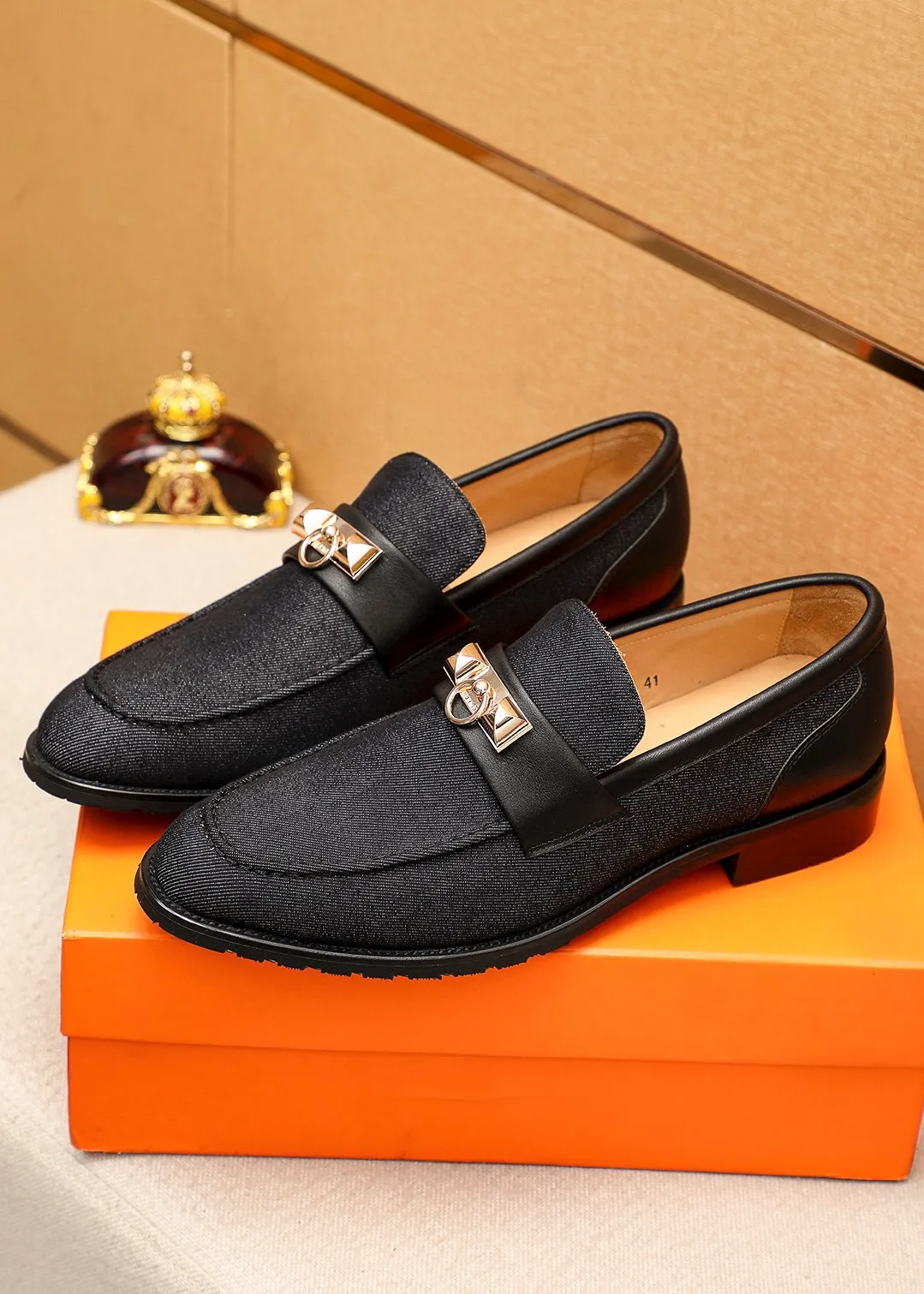 Men's shoes 💰442💐 Product trademark: HERMES "Hermès" casual leather shoes Regular size: 38-44 (45.46.47🉑️customized) Product materials: Selected imported fabric upper + classic hardware buckle, imported water-dyed 🐂 cowhide lining. Strong three-dimensional visual effect, combined outsole Color: 3⃣️colors available